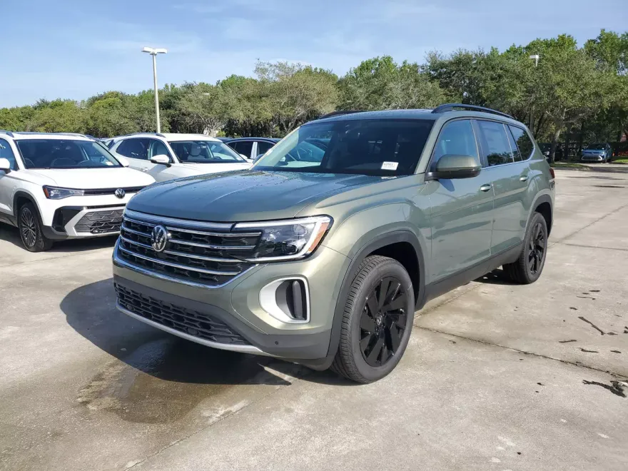 2026 Volkswagen Atlas SE photo 1