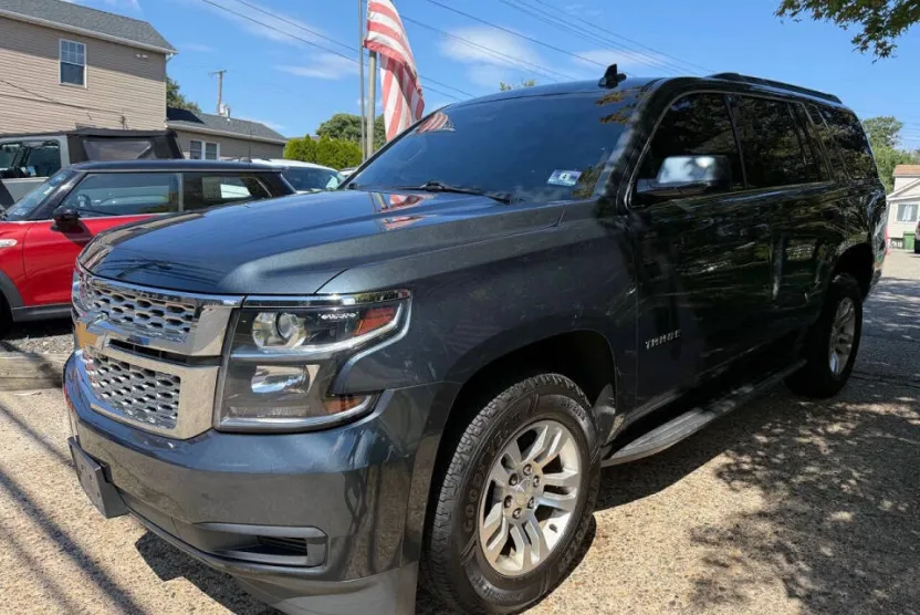 2019 Chevrolet Tahoe LT photo 1