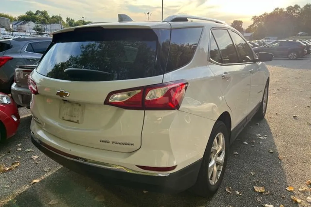 2021 Chevrolet Equinox Premier photo 1