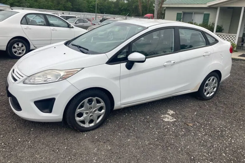 2013 Ford Fiesta S photo 1