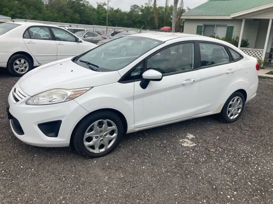 2013 Ford Fiesta S photo 1