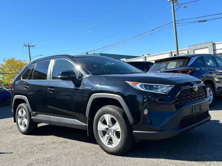 2020 Toyota RAV4 Hybrid XLE photo 1