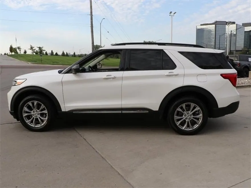2022 Ford Explorer XLT photo 1