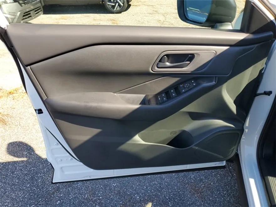 2026 Nissan Rogue S photo 1