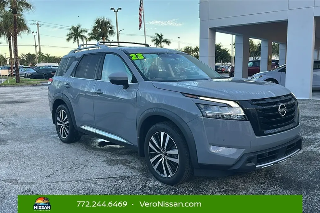 2023 Nissan Pathfinder Platinum photo 1