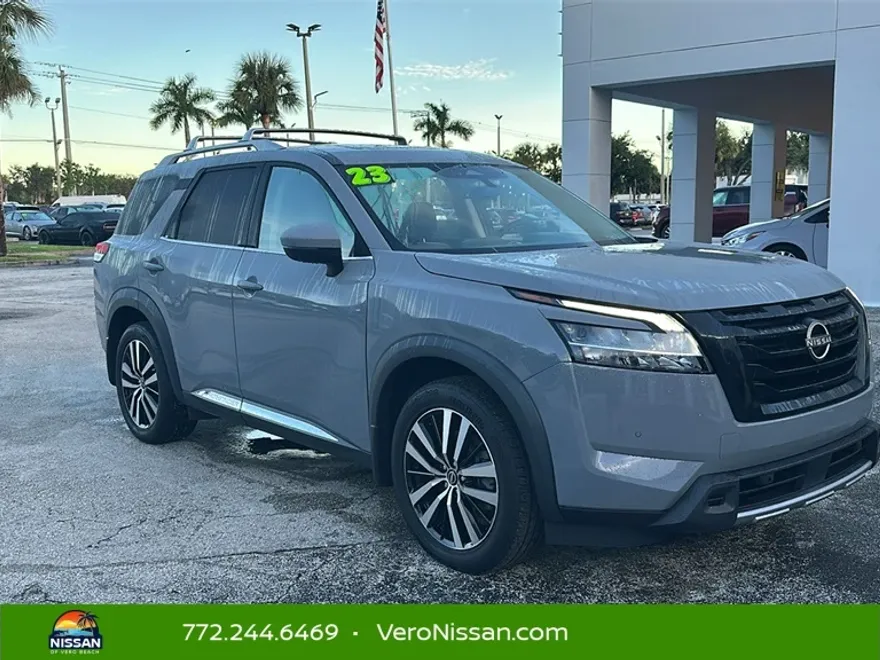2023 Nissan Pathfinder Platinum photo 1