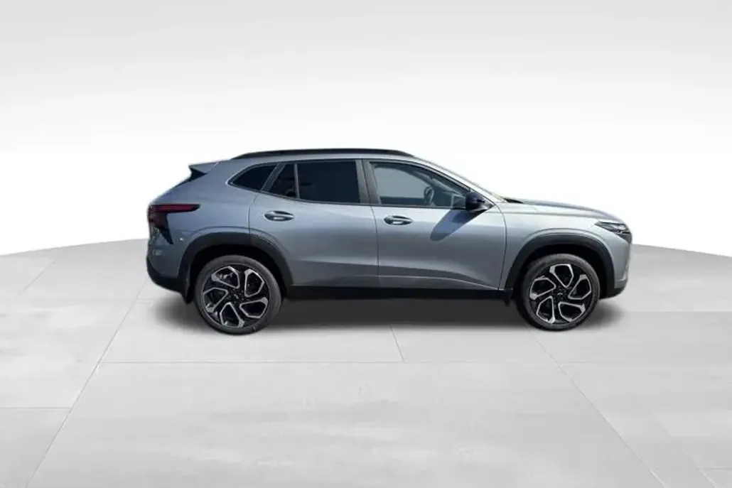 2025 Chevrolet Trax photo 1