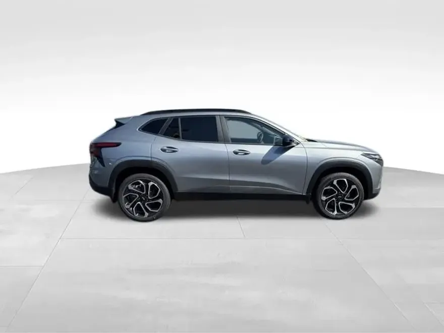 2025 Chevrolet Trax photo 1
