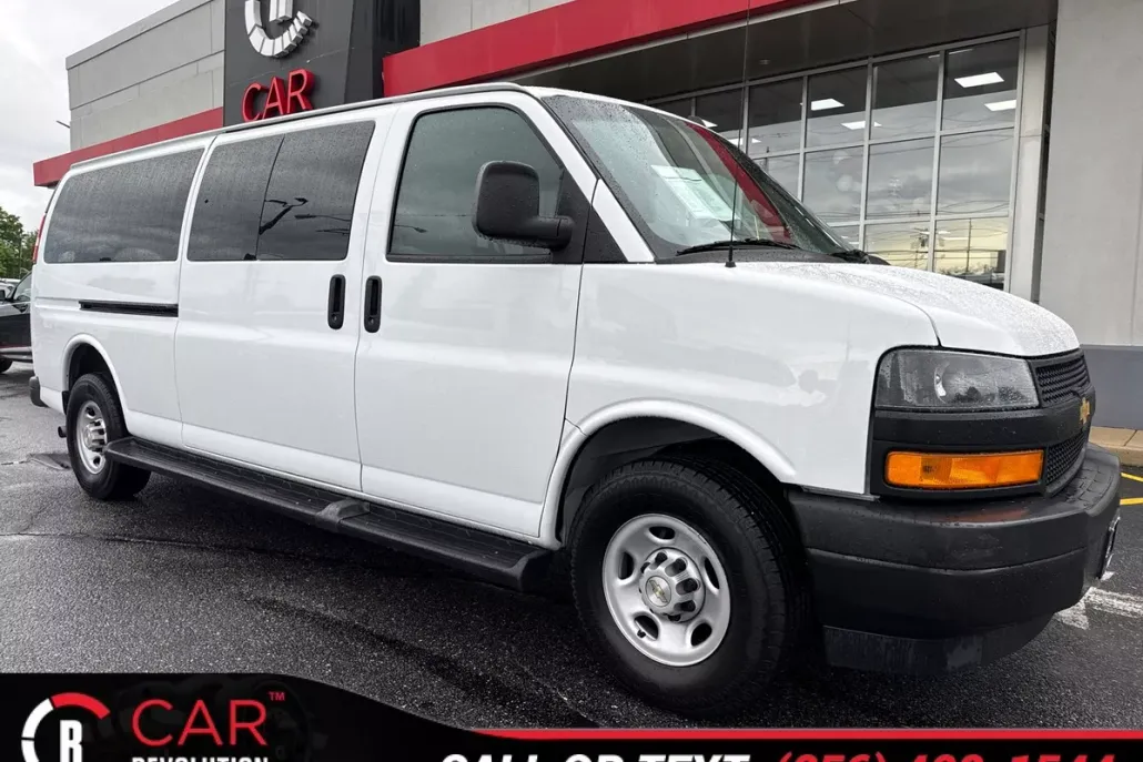 2022 Chevrolet Express 3500 Passenger LS photo 1