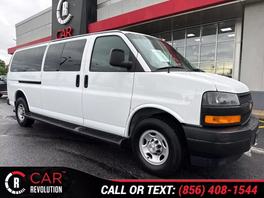 2022 Chevrolet Express 3500 Passenger LS photo 1