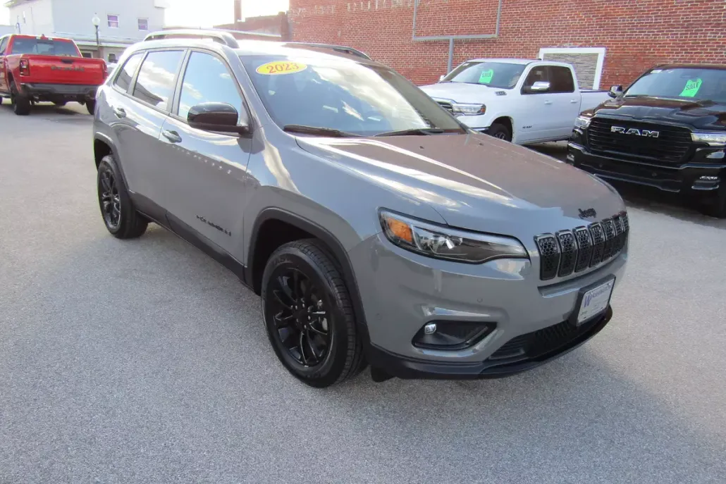 2023 Jeep Cherokee Altitude Lux Sport photo 1