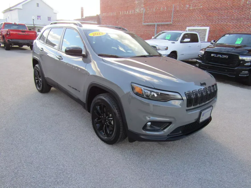 2023 Jeep Cherokee Altitude Lux Sport photo 1
