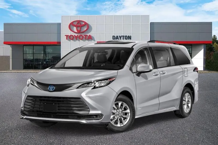 2025 Toyota Sienna LE photo 1