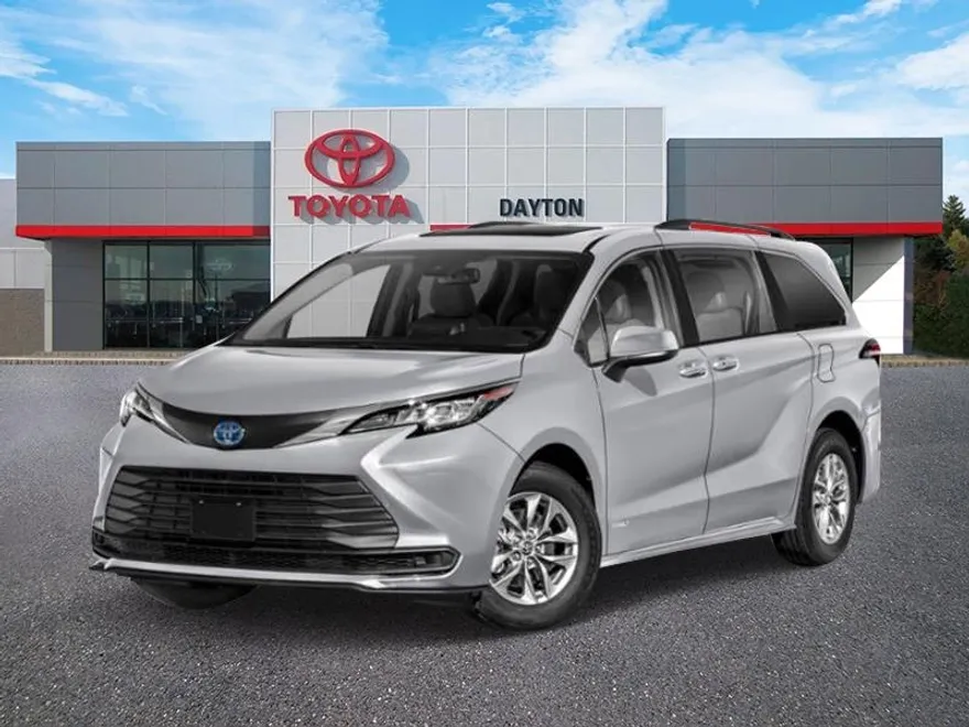 2025 Toyota Sienna LE photo 1