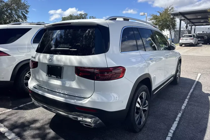 2025 Mercedes Benz GLB 250 photo 1