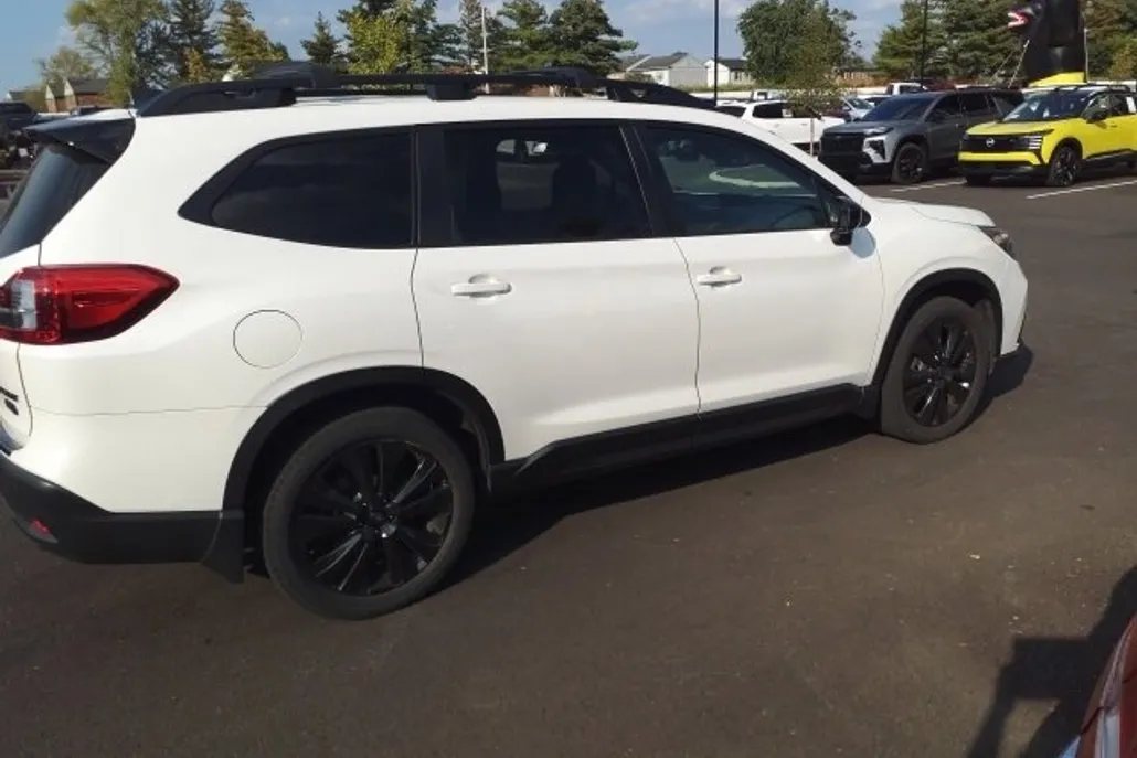 2022 Subaru Ascent Onyx Edition photo 1