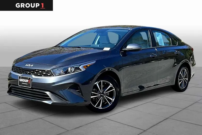 2023 Kia Forte LXS photo 1