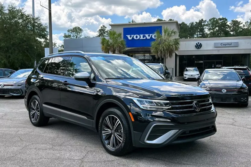 2024 Volkswagen Tiguan Wolfsburg Edition photo 1