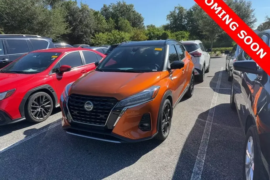 2021 Nissan Kicks SR photo 1