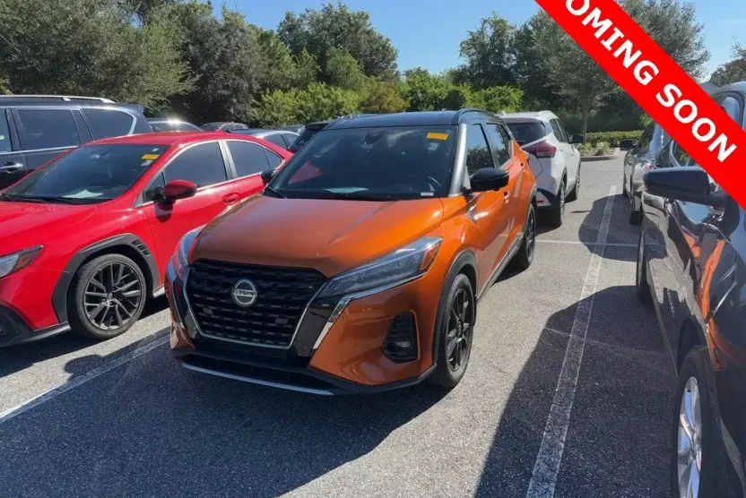 2021 Nissan Kicks SR photo 1