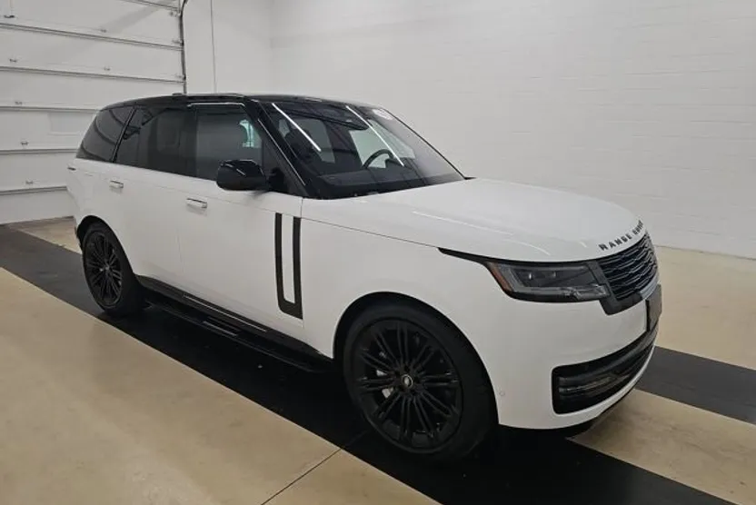 2023 Land Rover Range Rover SE photo 1