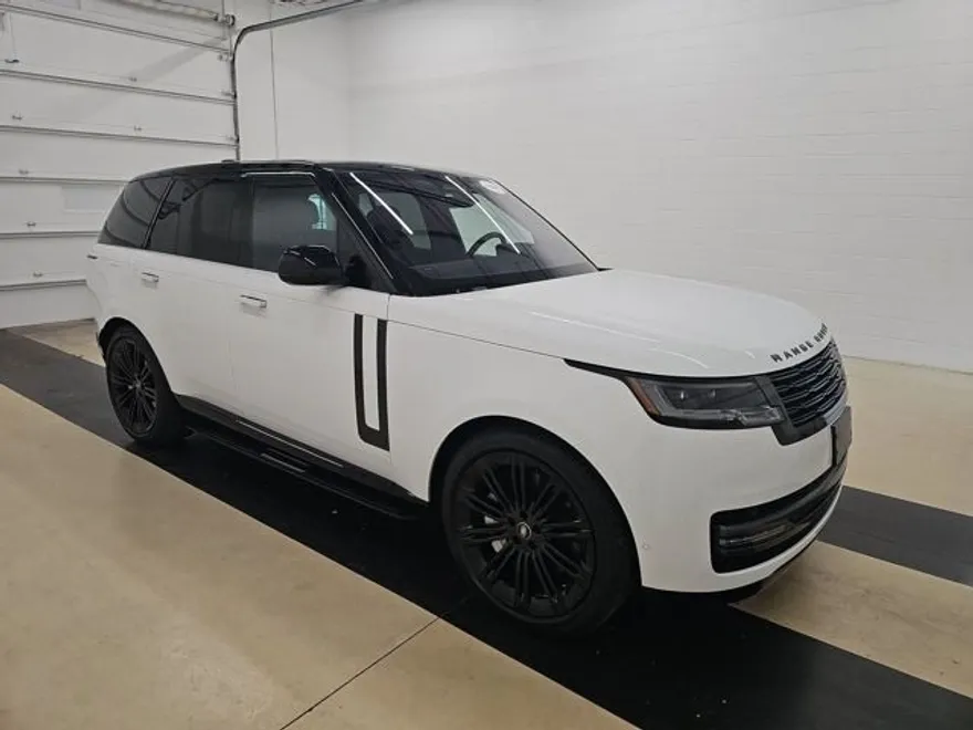 2023 Land Rover Range Rover SE photo 1