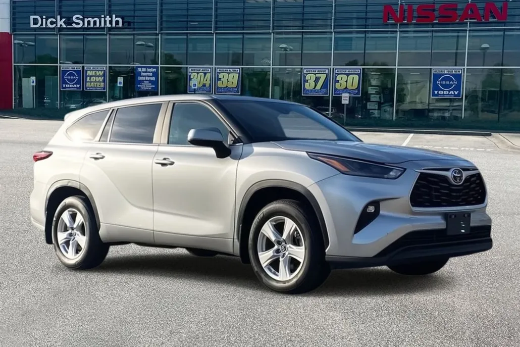 2024 Toyota Highlander XLE photo 1