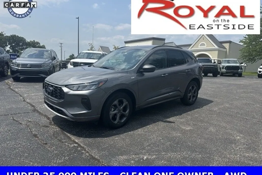 2024 Ford Escape ST-Line photo 1
