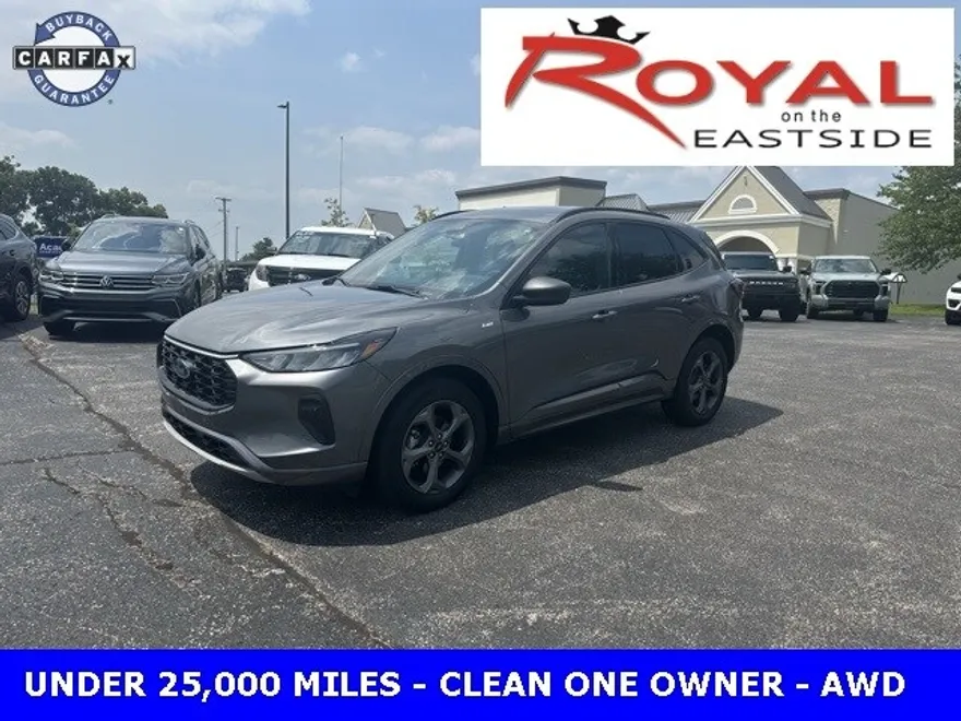 2024 Ford Escape ST-Line photo 1