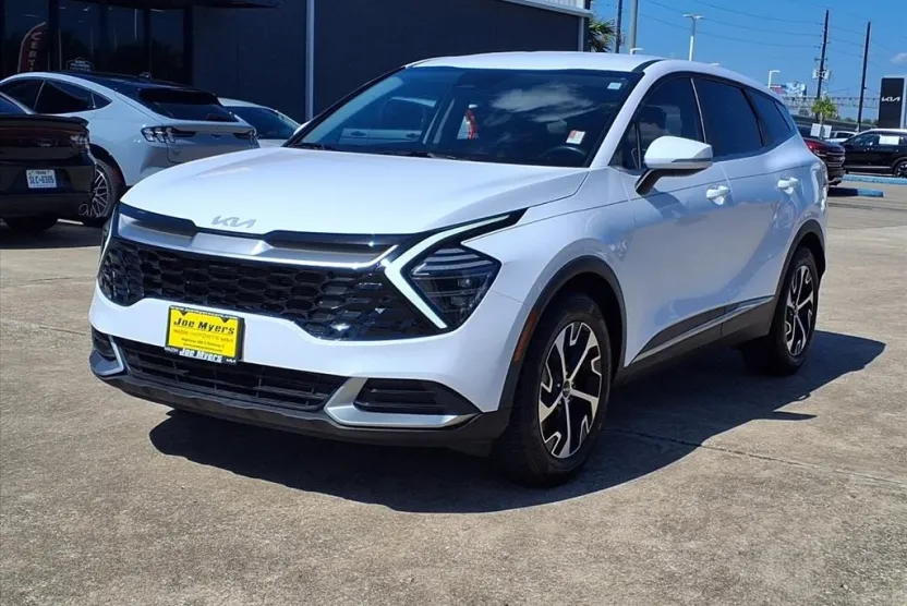2024 Kia Sportage EX photo 1