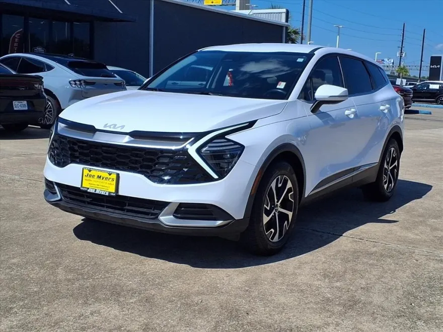 2024 Kia Sportage EX photo 1