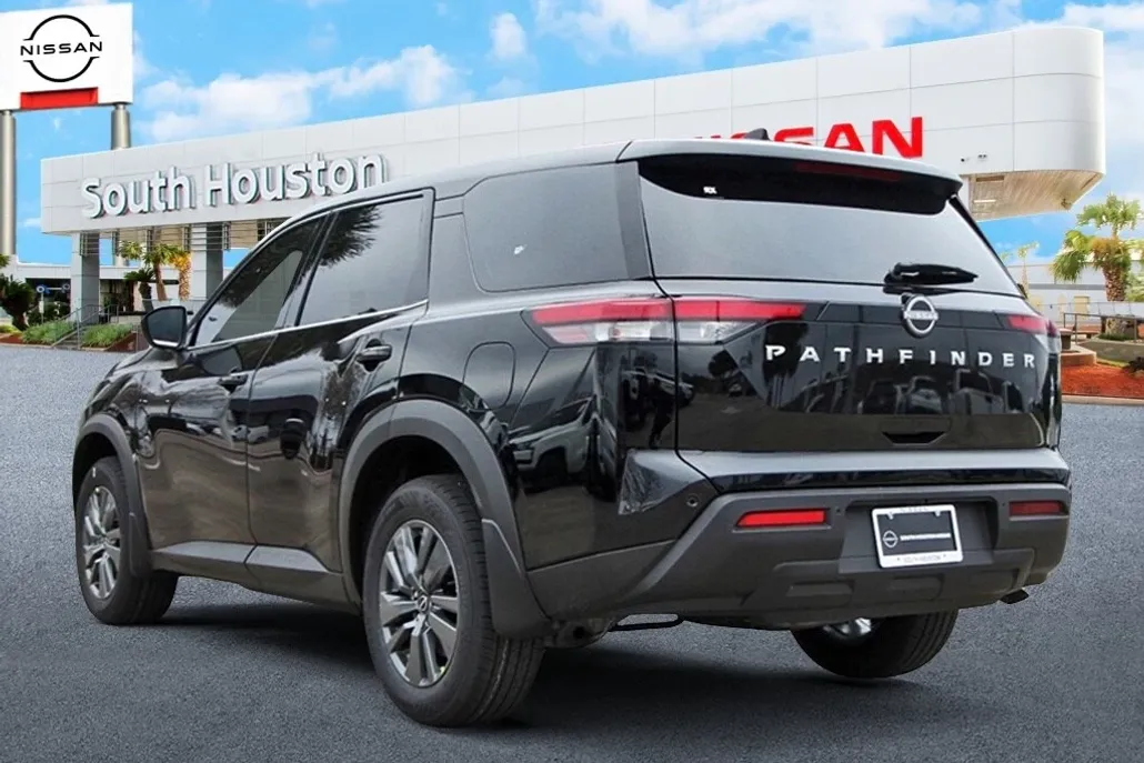 2025 Nissan Pathfinder S photo 1