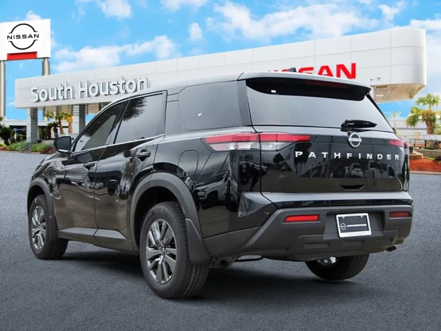 2025 Nissan Pathfinder S photo 1