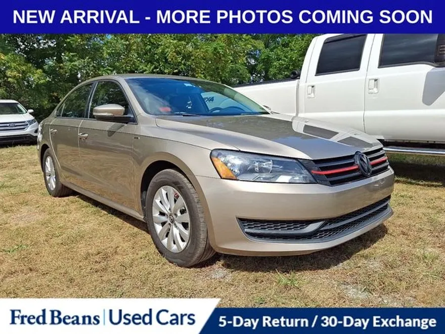 2015 Volkswagen Passat S photo 1