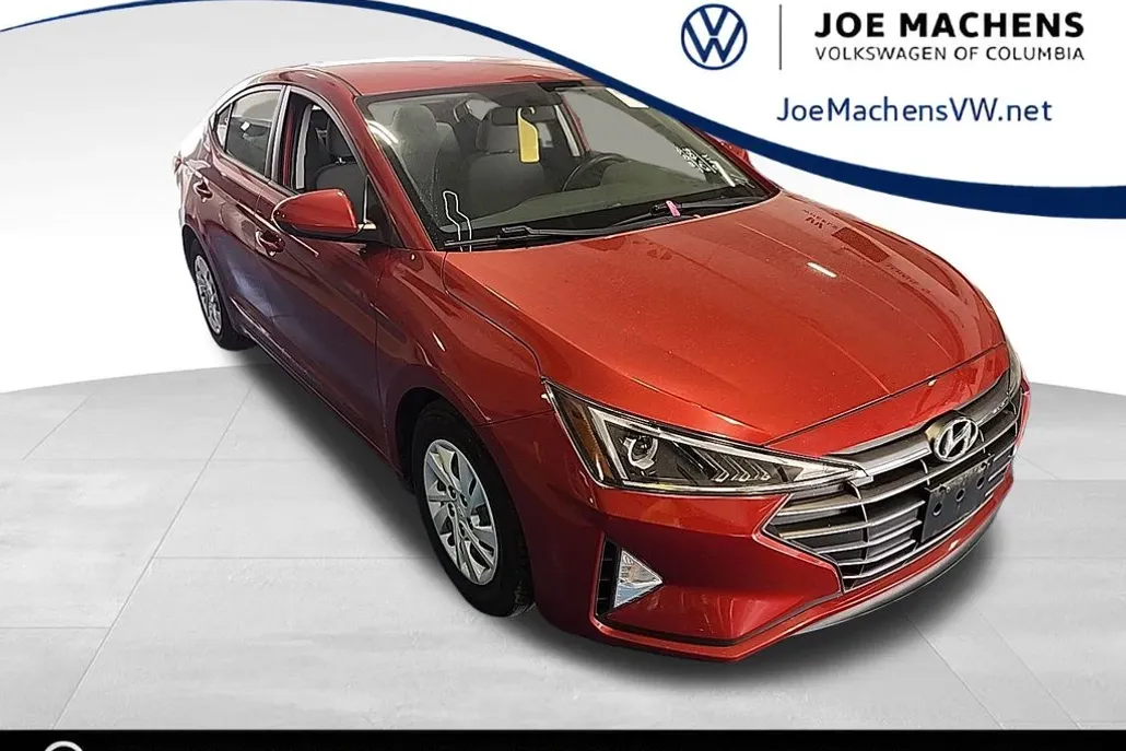 2019 Hyundai Elantra SE photo 1