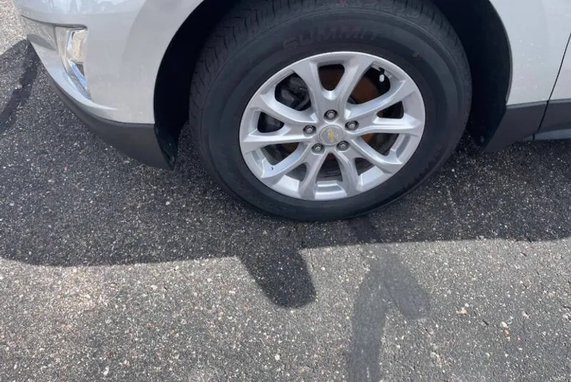 2019 Chevrolet Equinox LT photo 1