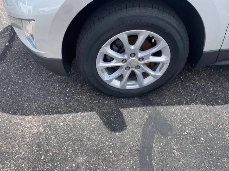 2019 Chevrolet Equinox LT photo 1