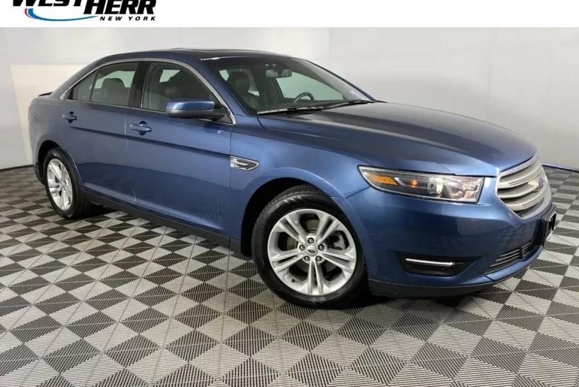 2018 Ford Taurus SEL photo 1