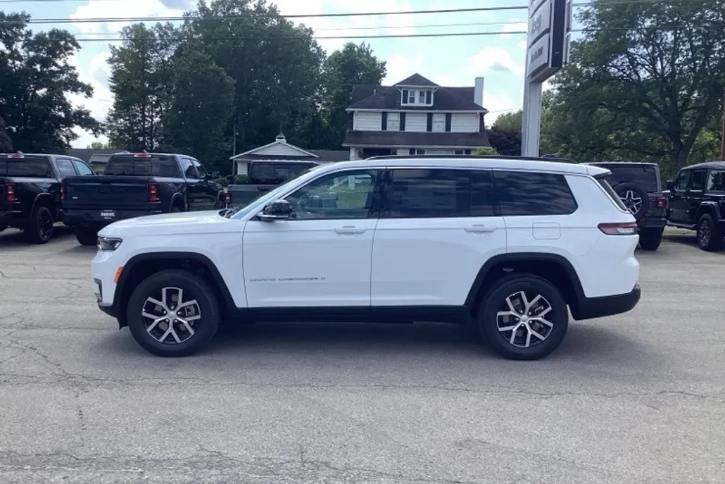 2025 Jeep Grand Cherokee Limited photo 1