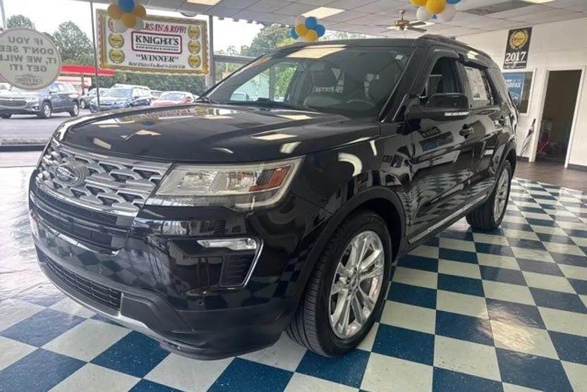 2018 Ford Explorer XLT photo 1