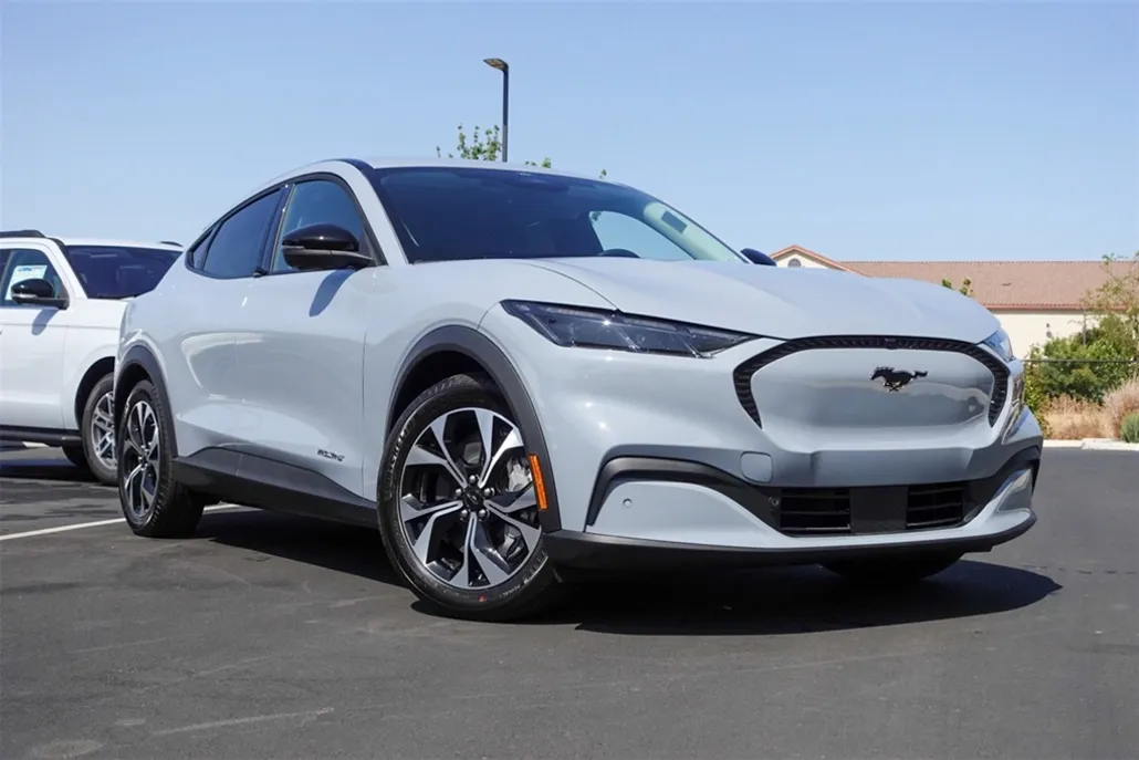 2025 Ford Mustang Mach-E Select photo 1