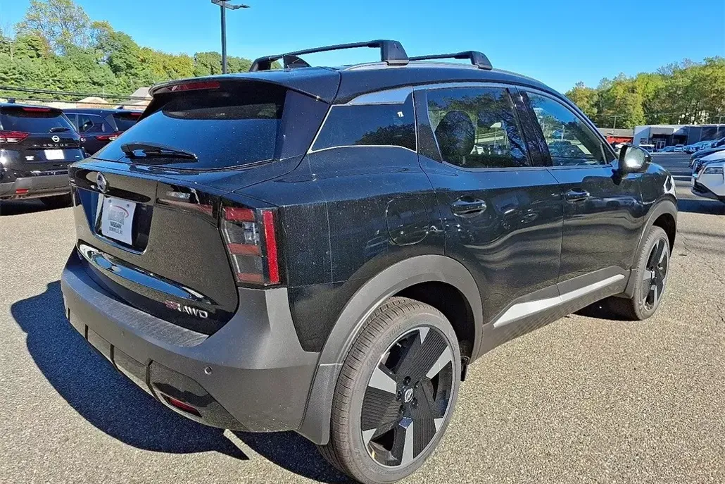2026 Nissan Kicks SR photo 1
