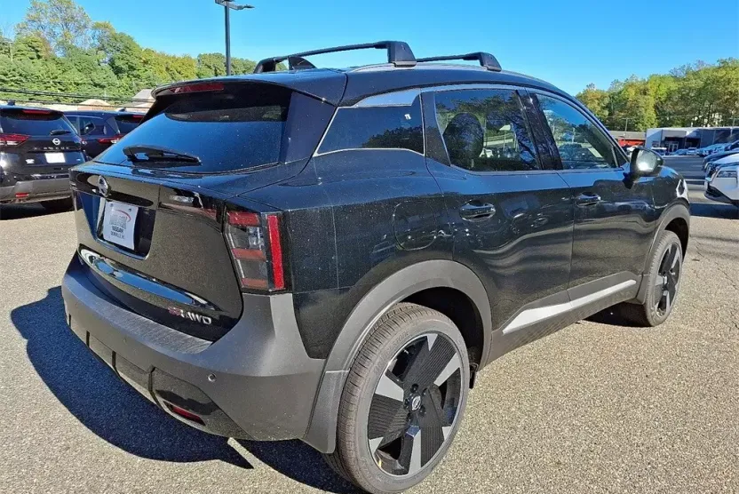 2026 Nissan Kicks SR photo 1