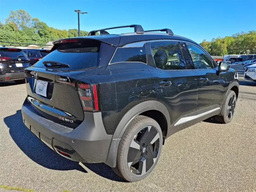 2026 Nissan Kicks SR photo 1