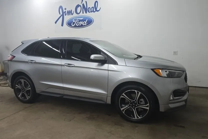 2023 Ford Edge ST photo 1