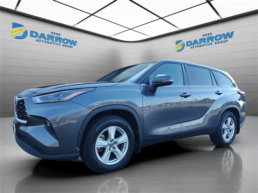 2024 Toyota Highlander LE photo 1