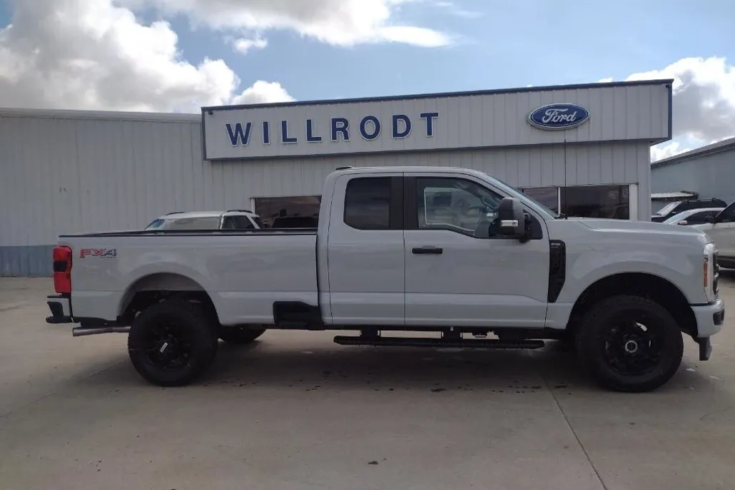 2025 Ford F-350 XL photo 1