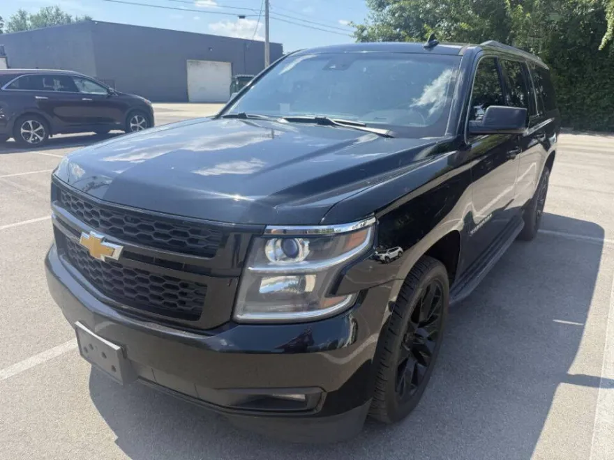 2015 Chevrolet Suburban LT photo 1