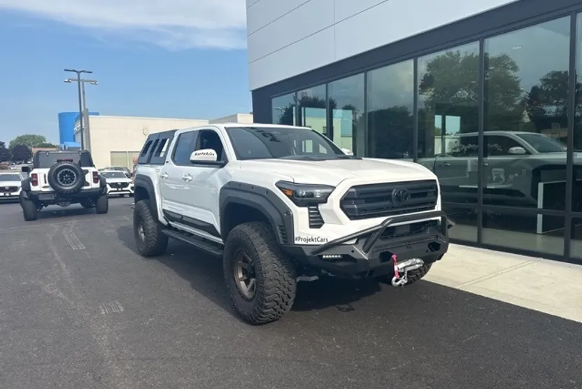 2024 Toyota Tacoma SR5 photo 1