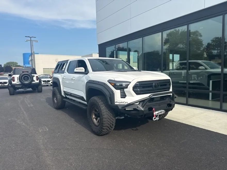 2024 Toyota Tacoma SR5 photo 1